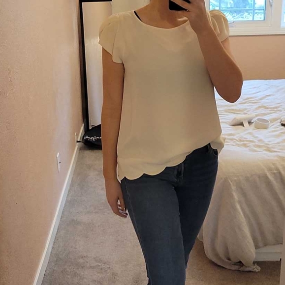 Pretty cream top with feminine details - Picture 1 of 5